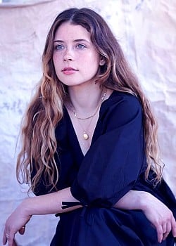 Mia Tomlinson